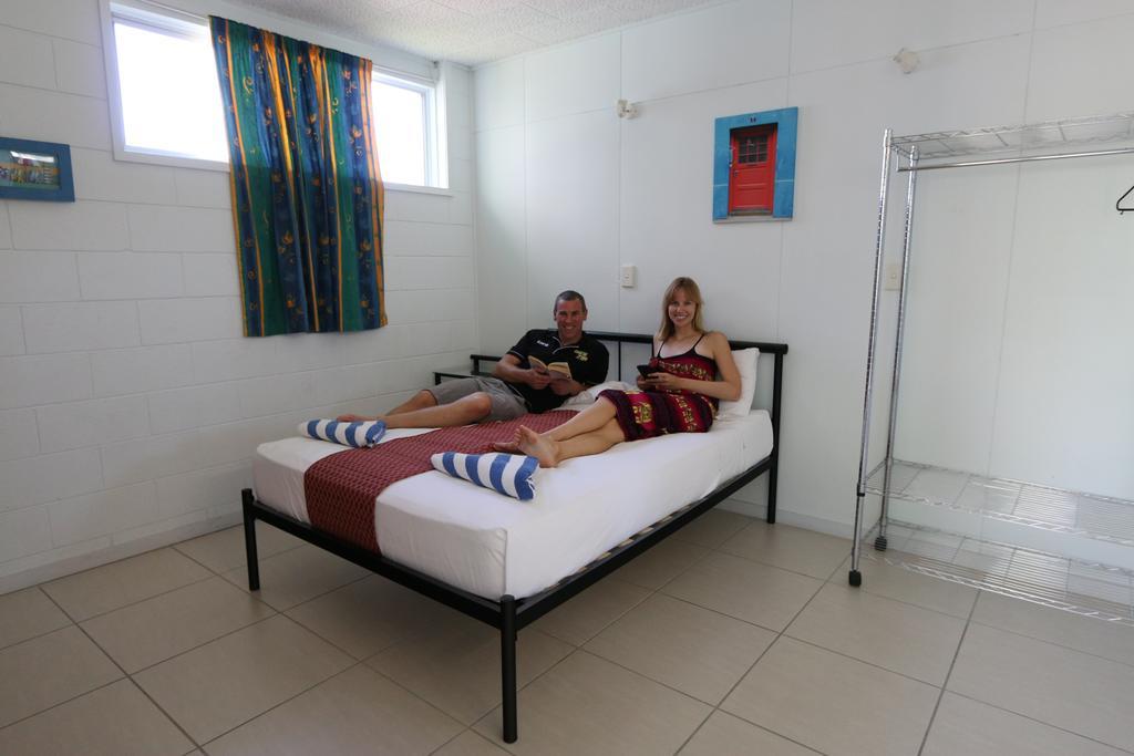 Caravella Backpackers Albergue Cairns Habitación foto